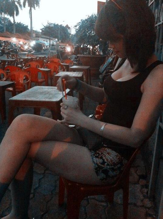 夜玩亲女裸睡的小婷
